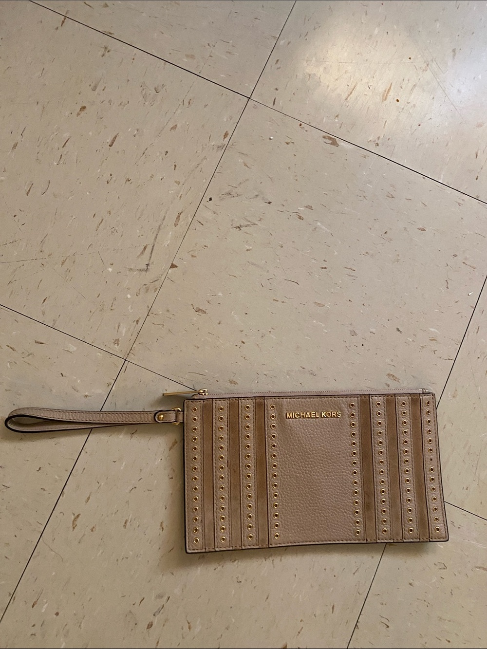 Michael KORS wristlet tan leather grommet